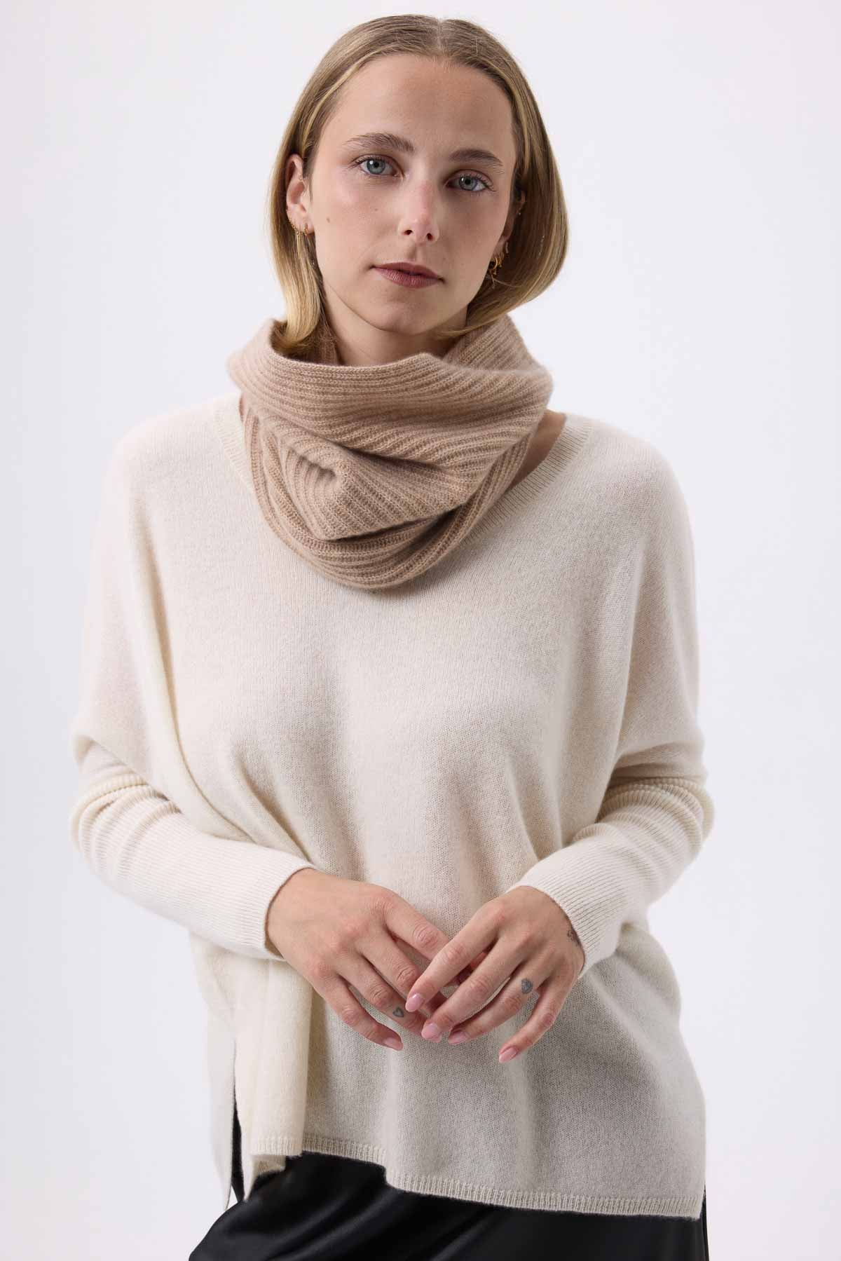 Col beige creme