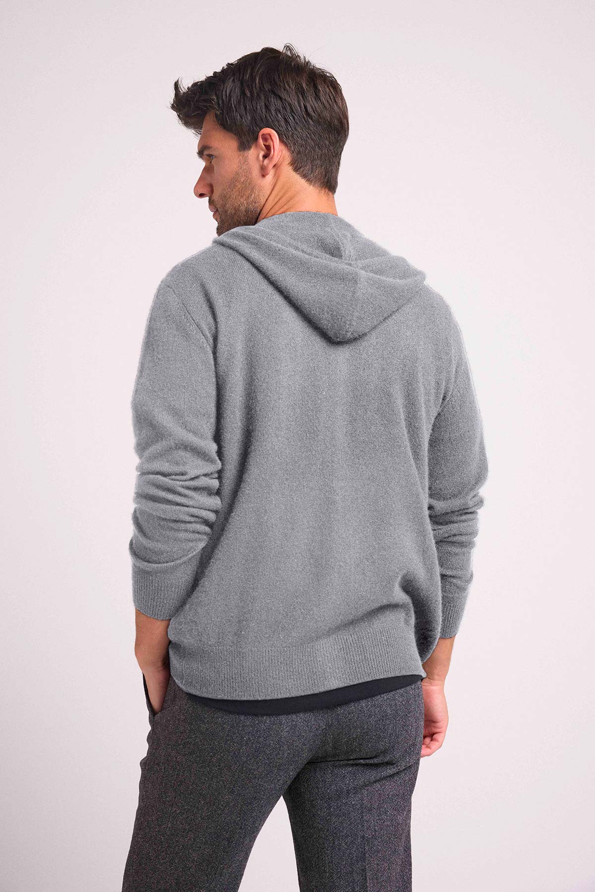 Hugo gris foncé