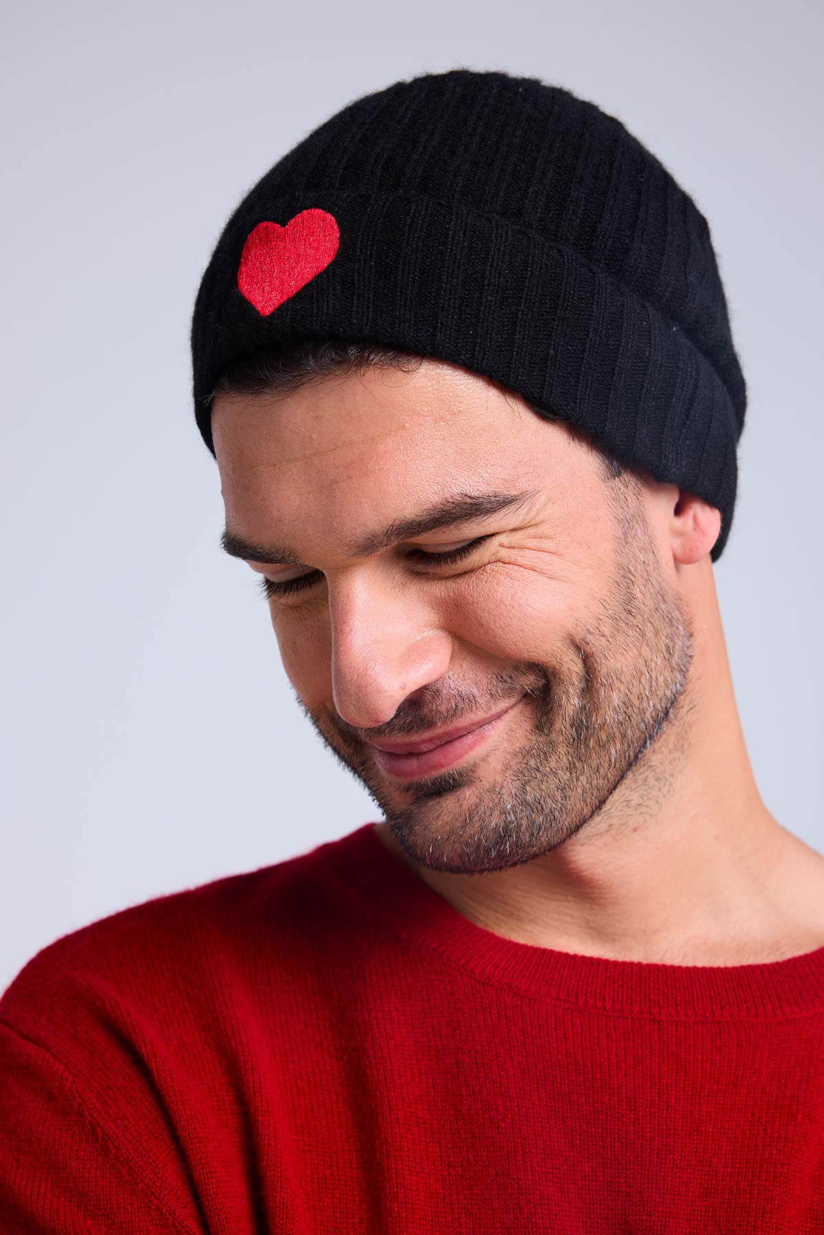 Bonnet noir rouge