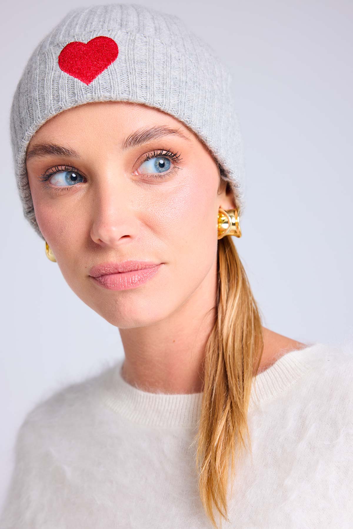 Bonnet gris clair rouge