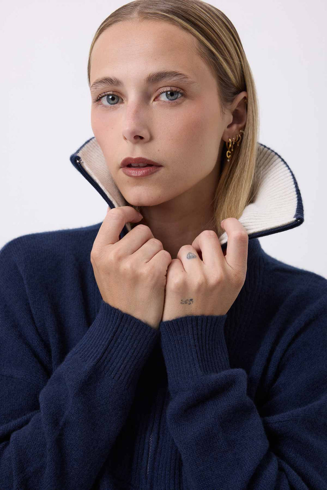 Ashka bleu marine