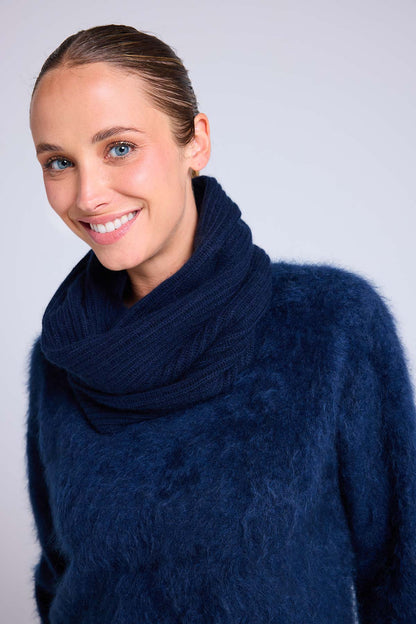 Col bleu marine