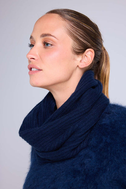 Col bleu marine