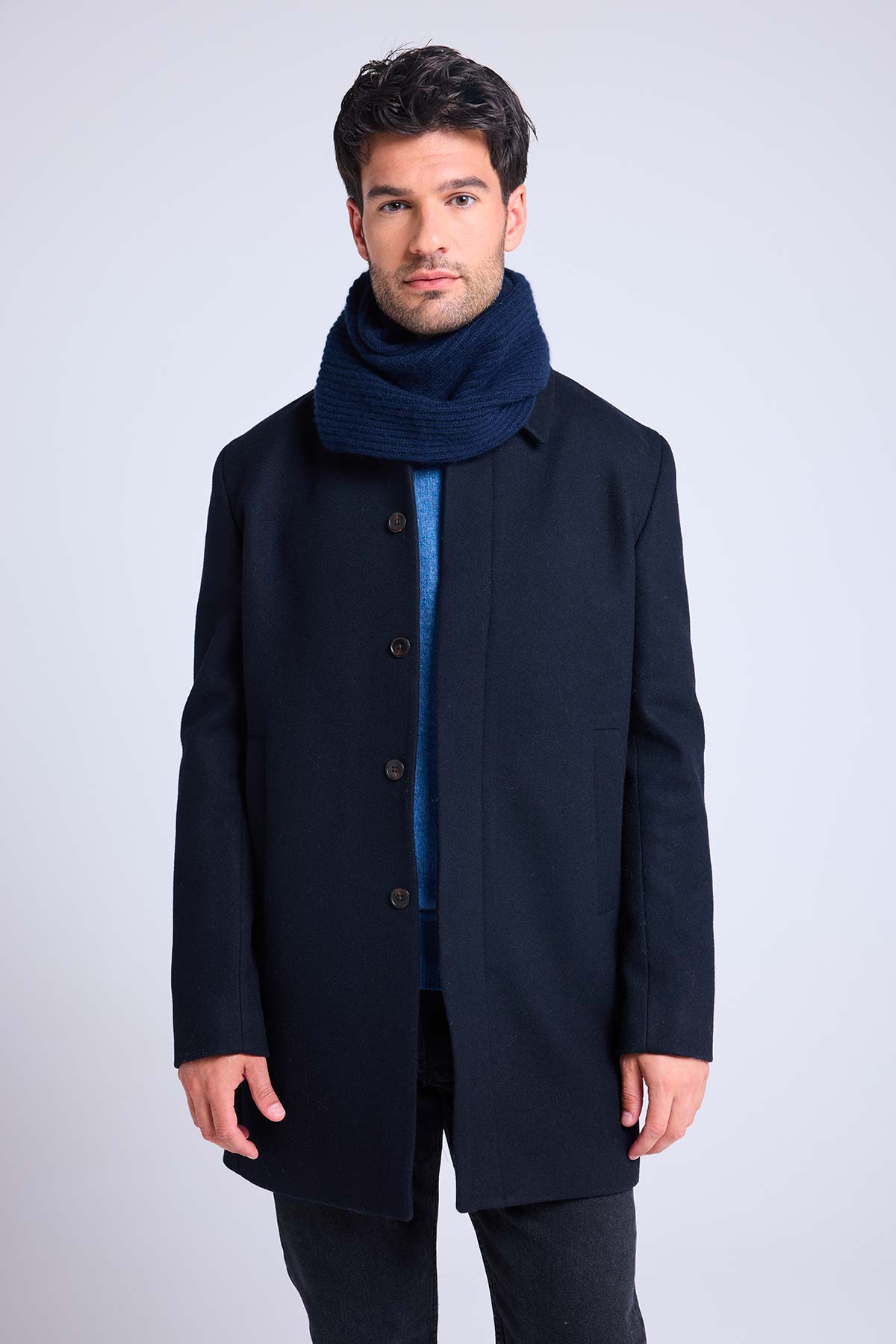 Col bleu marine