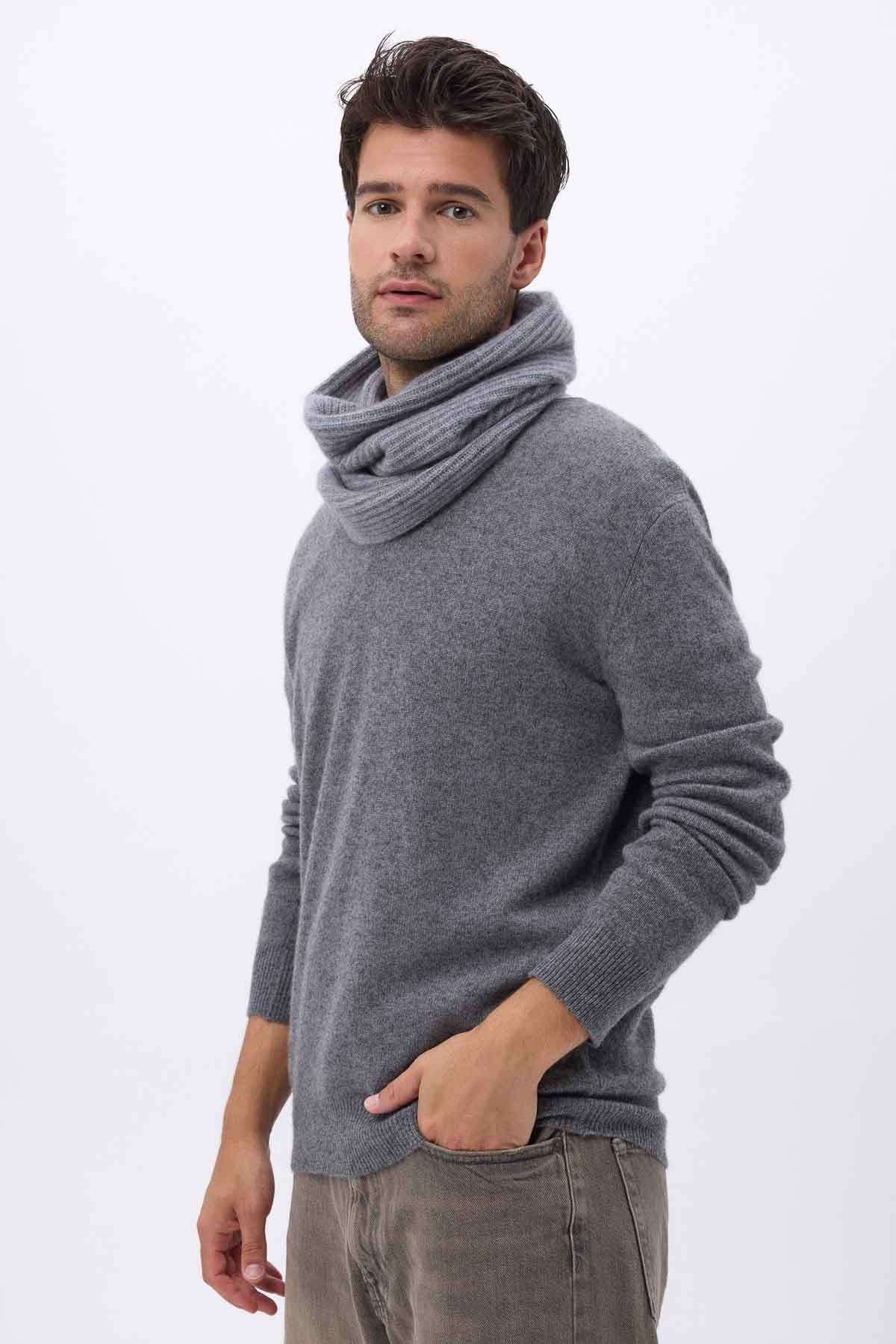Col gris foncé