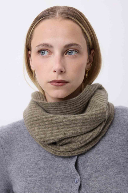 Col vert khaki