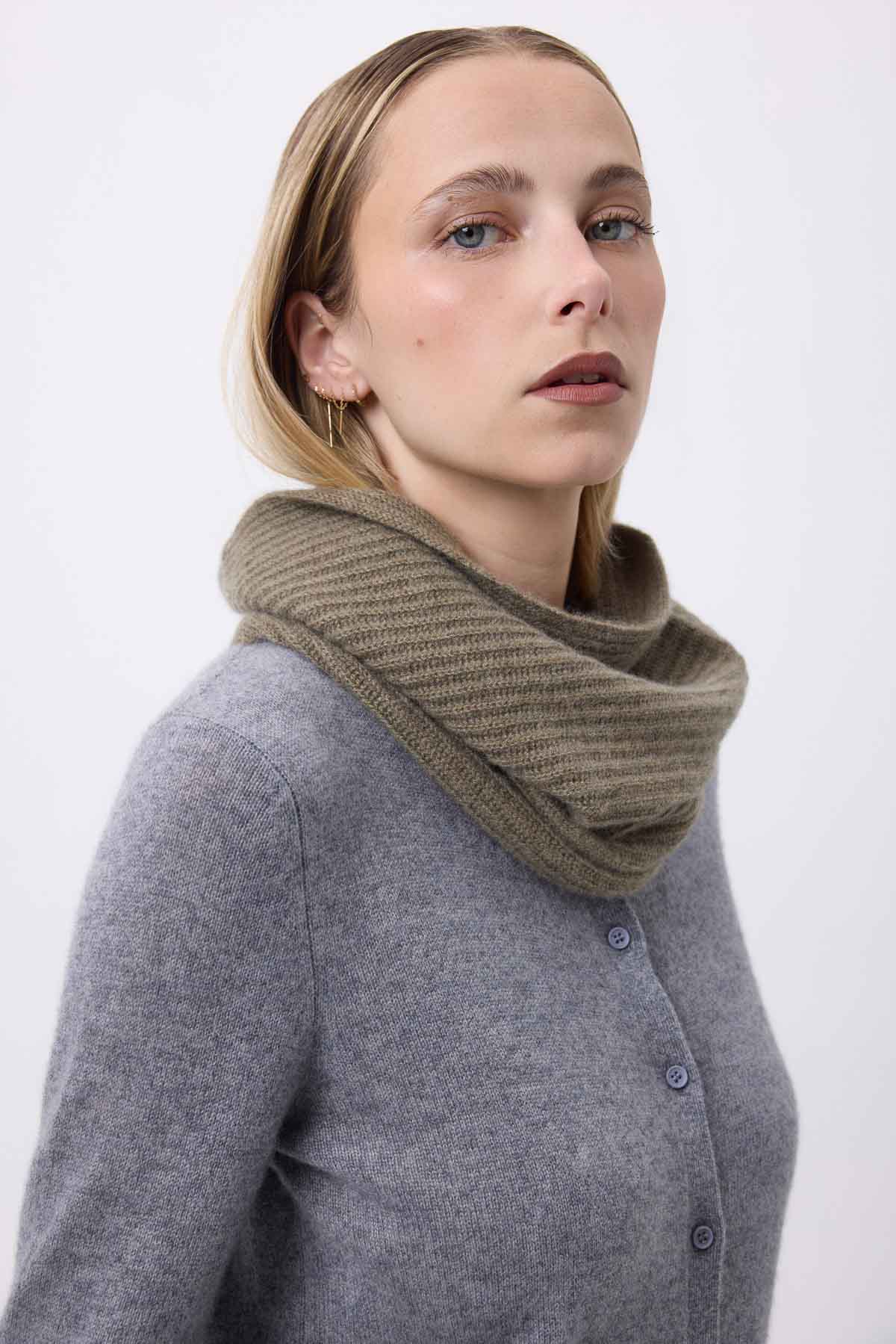 Col vert khaki