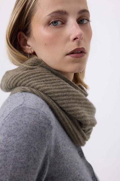 Col vert khaki