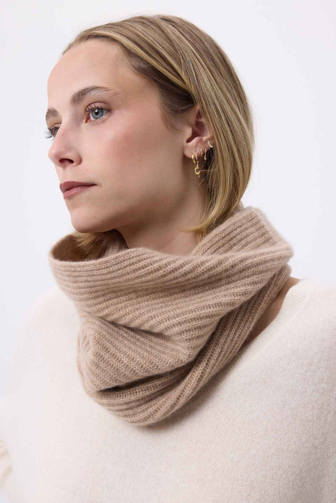Col beige creme