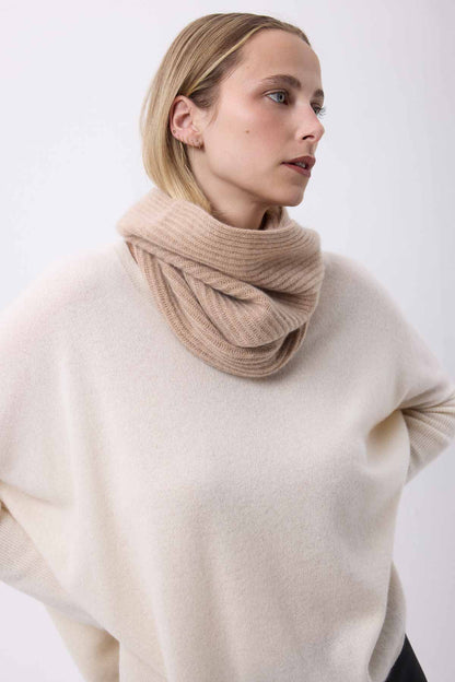 Col beige creme