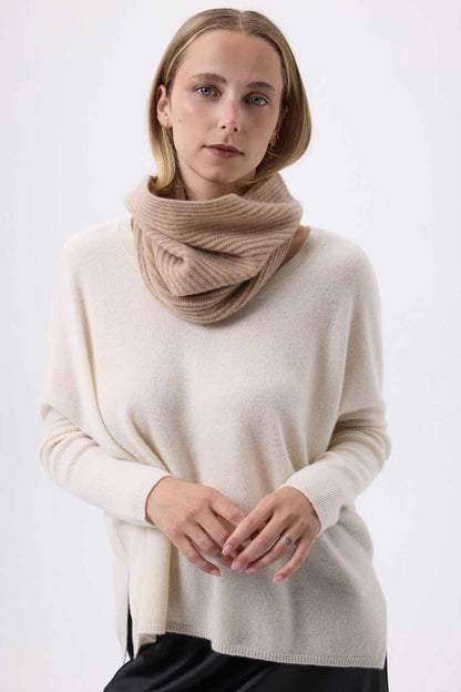 Col beige creme