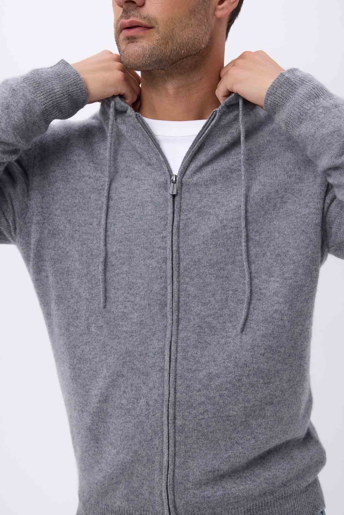 Hugo gris foncé