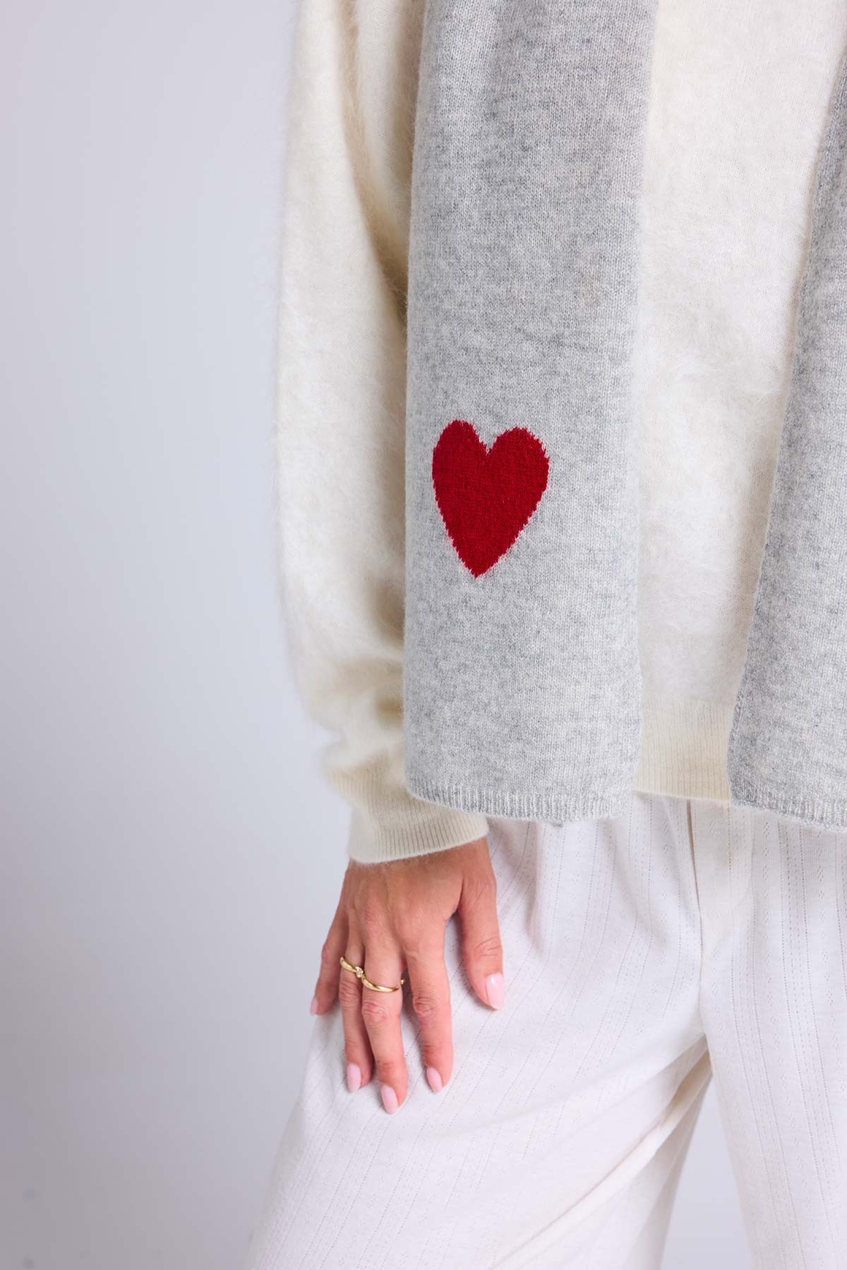 Echarpe gris clair rouge