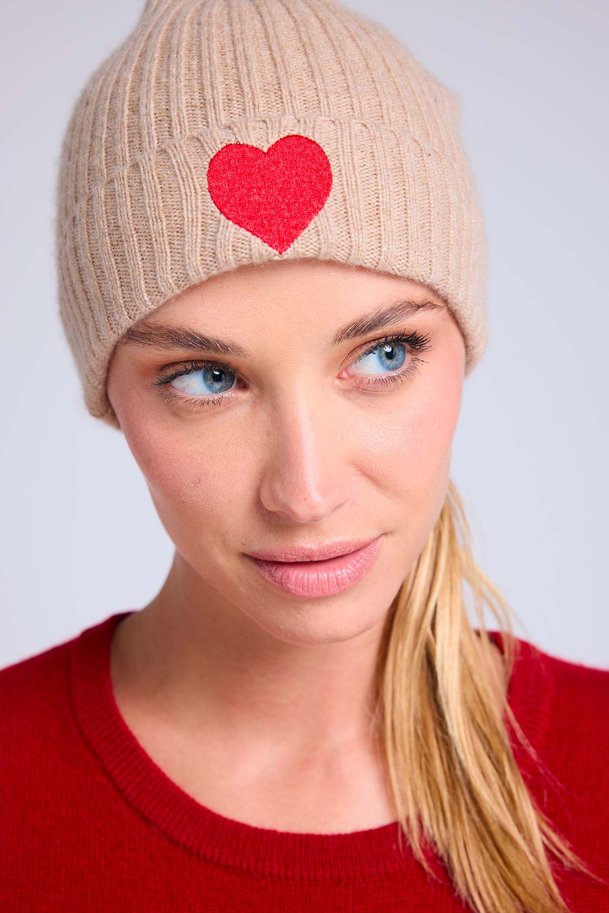 Bonnet beige crème rouge