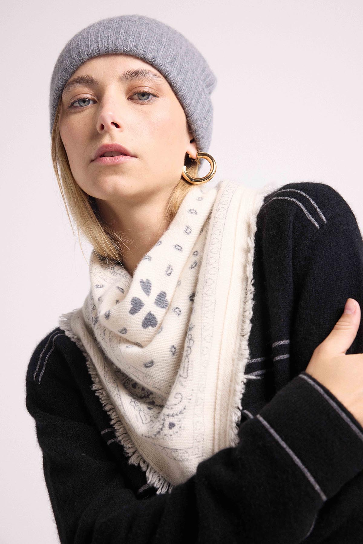 Bonnet gris foncé