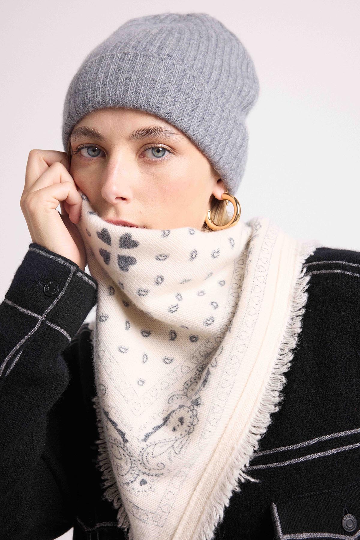 Bonnet gris foncé