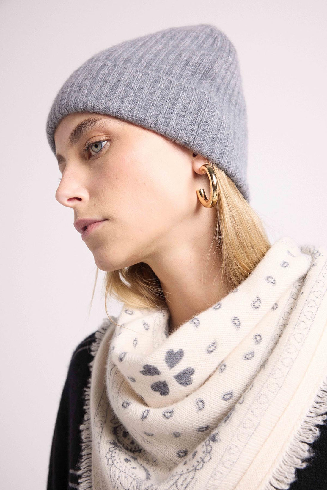 Bonnet gris foncé