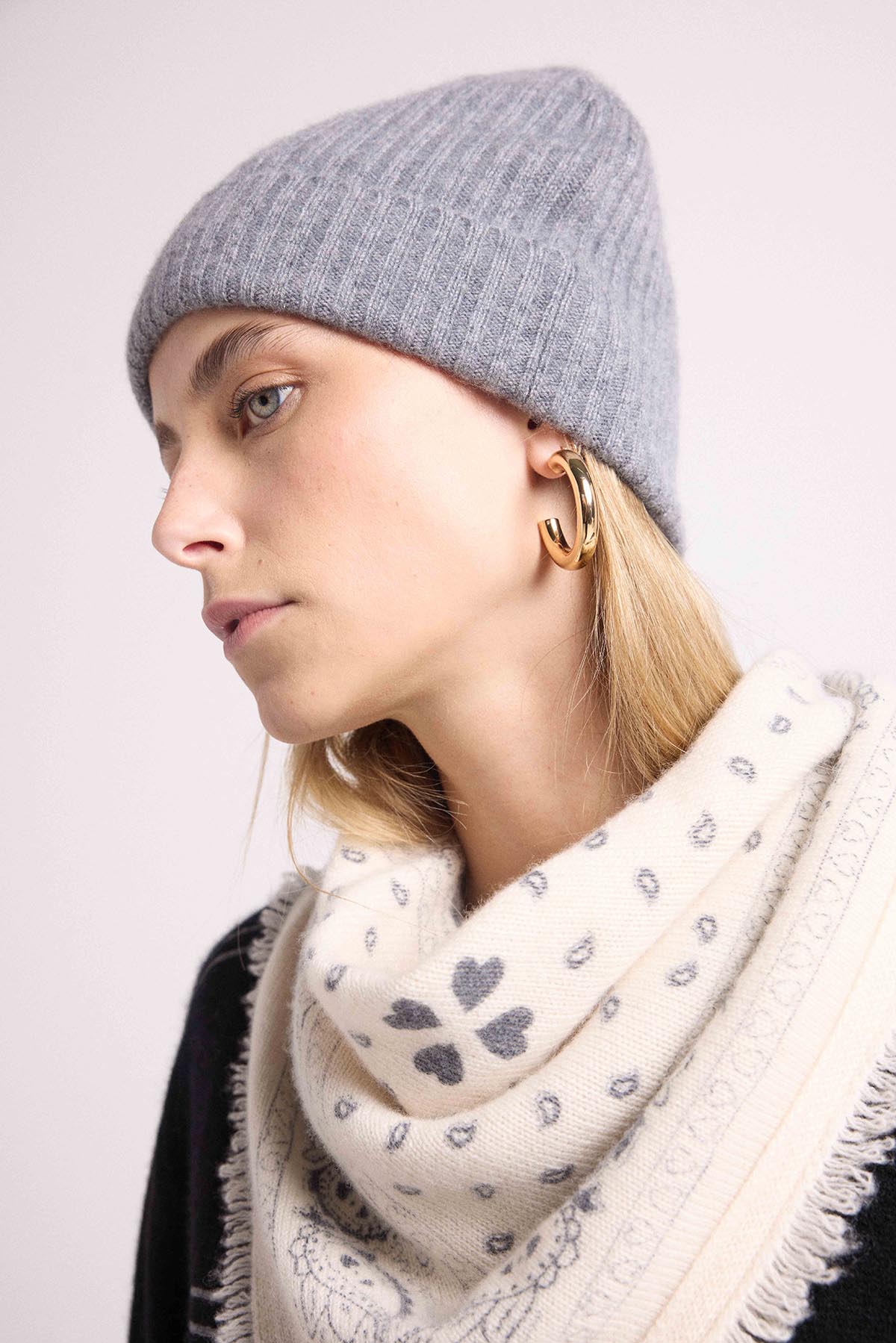 Bonnet gris foncé
