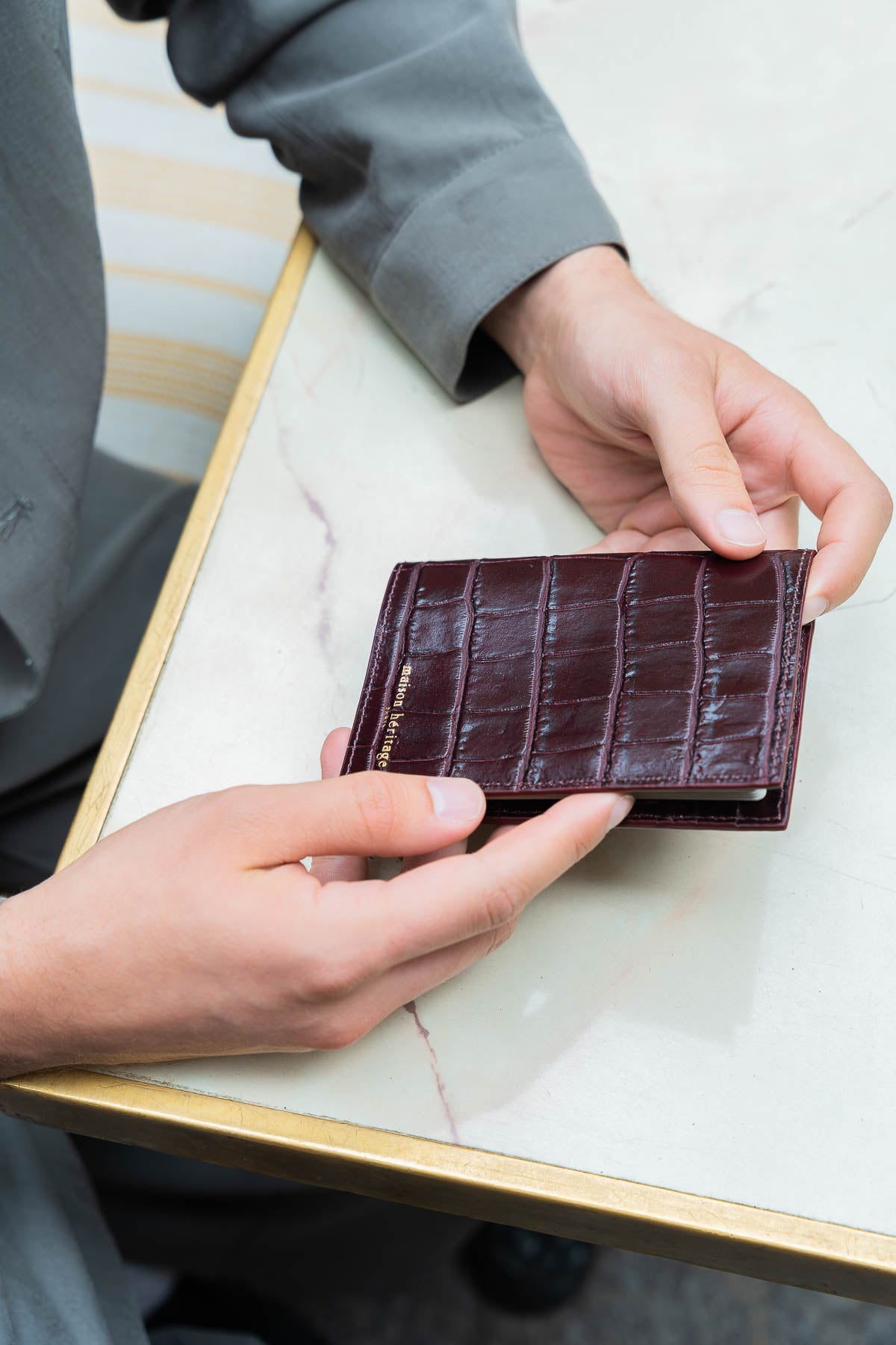 Porte passeport - Vesper Croco Bordeaux