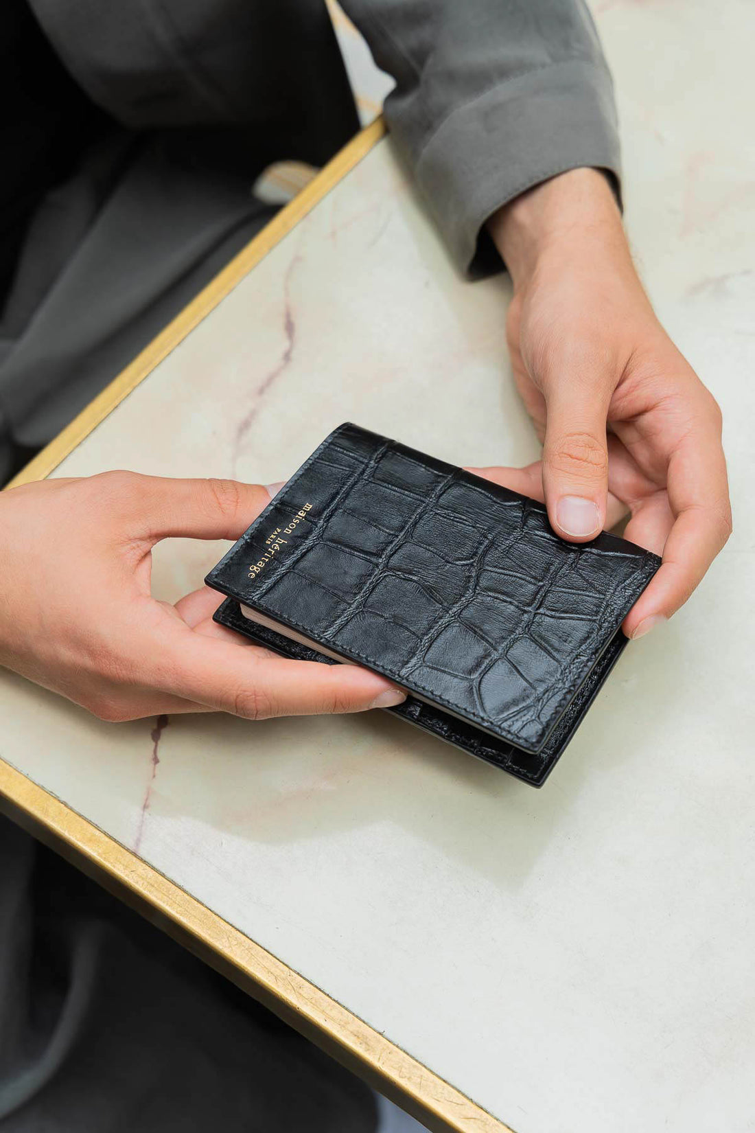 Porte passeport - Vesper Croco Noir