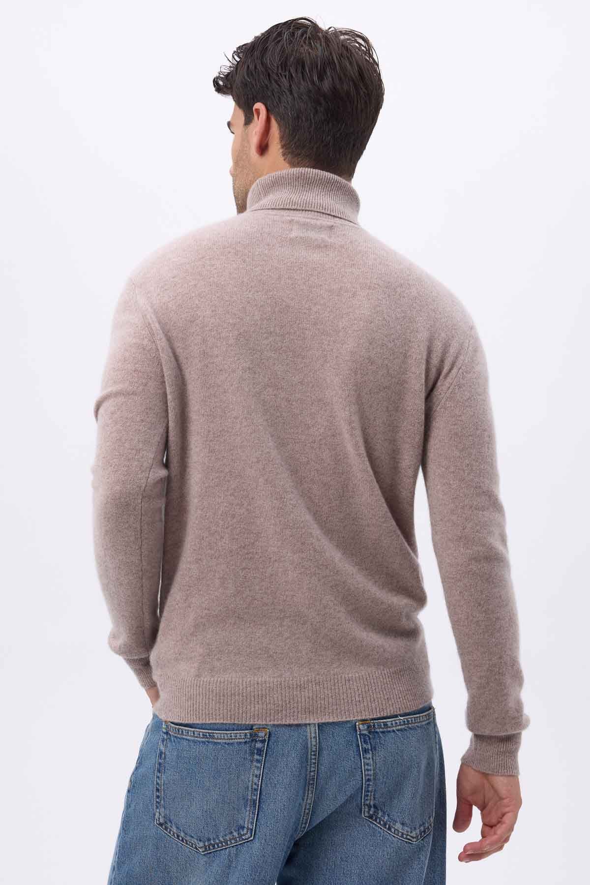 Zachary taupe
