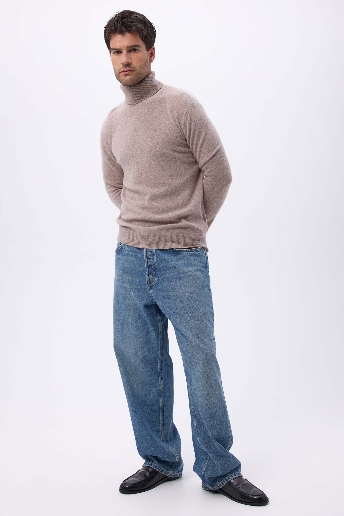 Zachary taupe