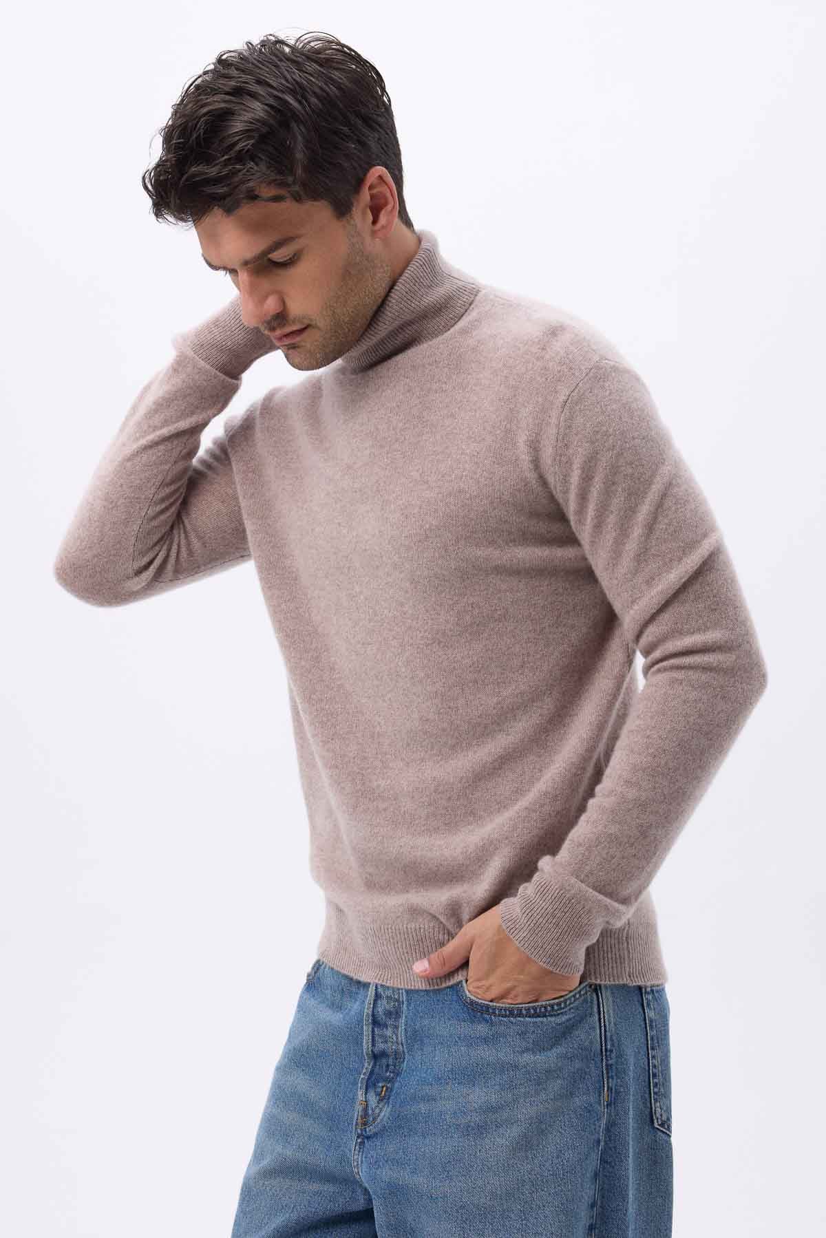 Zachary taupe