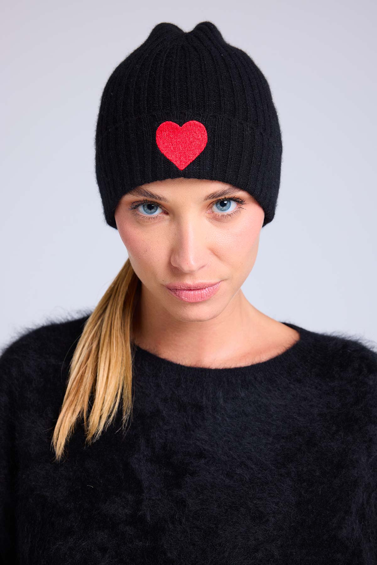 Bonnet noir rouge