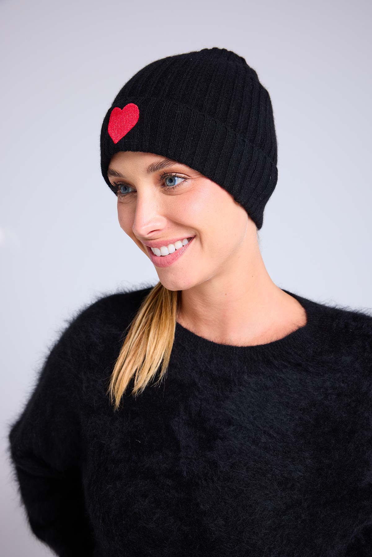 Bonnet noir rouge