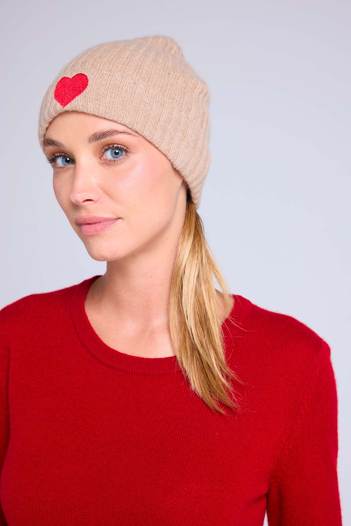 Bonnet beige crème rouge