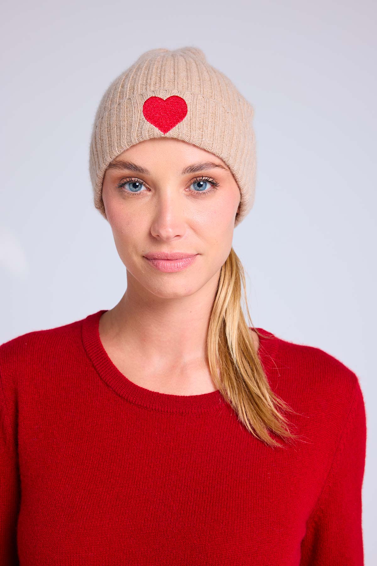 Bonnet beige crème rouge