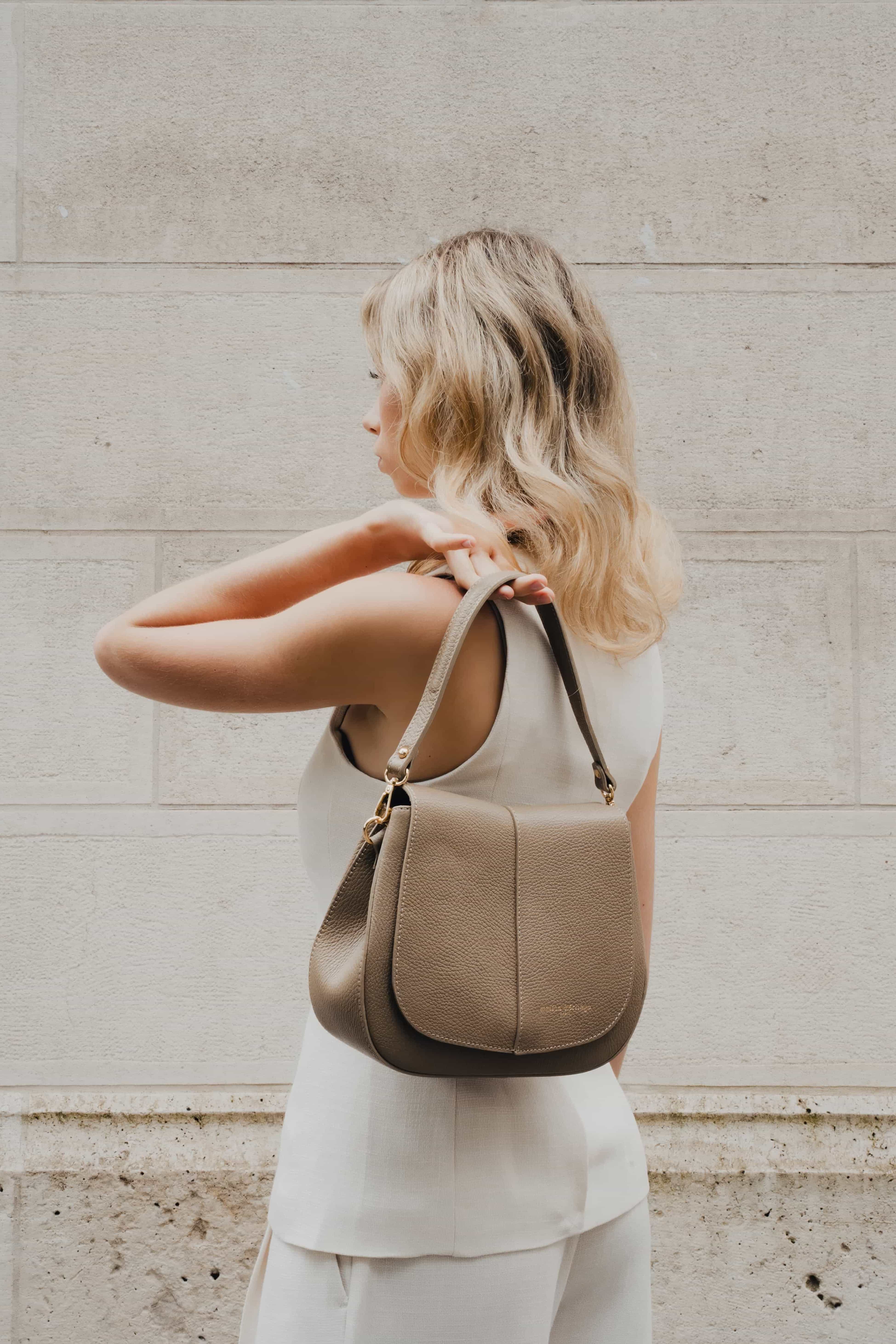 Lirio Taupe